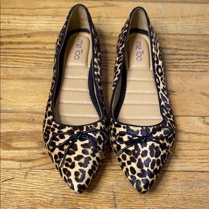 NWOT Me Too Dana Pointed Leopard Print Flats 8